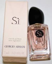 Iconic and elegant, sensual and feminine, the sì perfume range is mr. Giorgio Armani Giorgio Armani Si Rose Signature Eau De Parfum 0 25 Oz 7 Ml Splash For Women Walmart Com Walmart Com