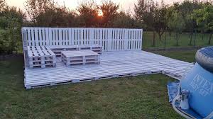 Eine Frau Kauft 43 Holzpaletten Und Baut Daraus Etwas Unglaubliches Seite 2 Von 3 Happy Home Europaletten Kaufen Terrassen Design Palettengarten