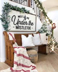 Maybe you would like to learn more about one of these? 28 Gorgeous Ways To Decorate Your Home With Christmas Garland