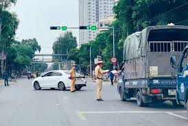 Bên cạnh giấy đi đường, người ra đường trong thời gian giãn cách phải xuất trình giấy tờ tùy thân, lịch trực, lịch làm việc, văn bản phân hà nội vừa gian hạn thời gian giãn cách xã hội theo nguyên tắc chỉ thị 16 của thủ tướng thêm 15 ngày (đến 6h ngày 23/8). C1yjz7u X4s7jm