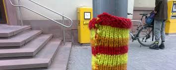 Maybe you would like to learn more about one of these? Guerilla Knitting Phanomene Arbeiten Von Studierenden Magazin Professur Kulturen Romanischer Lander Universitat Potsdam