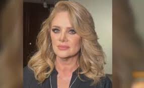 Ordenan arresto de titular de Salud