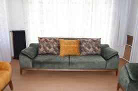 Urey Ailesinin Yesil Hardal Renklerdeki Modern Oturma Grubu 1