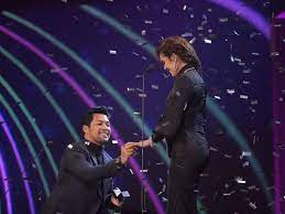 Cantikk dan manis sangat bakal pengantin ni kann.semoga dpermudahkan urusannnn buat uqasha senrose dan kamal adli. Kamal Adli Proposes To Uqasha Senrose On Stage Of Ame News Features Cinema Online