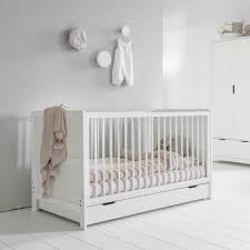 Lit simple incluant le matelas, le sommier et la base de métal en très bon état et très propre. Lit Bebe Evolutif 3 En 1 Et Son Matelas Blanc Petite Amelie