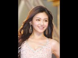 It shows with the host of glamorous photos she shares through social media. Barbie Hsu Shan Cai è'£æ‰èœ At Meteor Garden Youtube