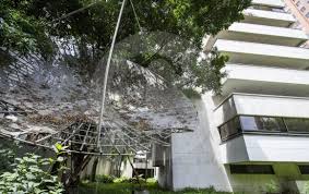 Las autoridades indicaron, además, que en su vehículo se encontraban alrededor de 80 kilos de un explosivo los relatos recabados por medios colombianos señalan que el auto estalló al chocar contra el edificio de la escuela. Por Que Quieren Destruir El Edificio Monaco En Vez De Restaurarlo