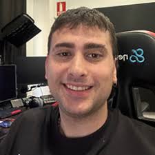 Cristian Roa's Instagram, Twitter & Facebook