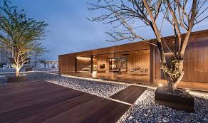 Cette Maison Posee Sur Un Toit Est Le Meilleur Moyen De Rendre Jaloux Ses Voisins Modele Architecture Maison Idee Entree Maison
