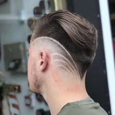 Sebelum ke kedai gunting rambut, pernahkah anda terfikir bagi lelaki yang mempunyai bentuk muka round/bulat, jenis penggayaan rambut yang mempunyai sedikit definisi dan berbentuk sangat sesuai. Gaya Rambut Undercut Pria Dan 40 Variasi Gaya Terpopulernya Di 2020