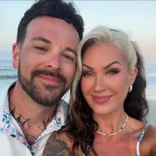 How to find a makeup artist for prom in Conroe, Texas?