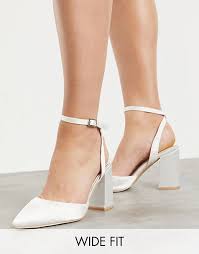 Queste scarpe da matrimonio sono il meglio per un grande giorno. Scarpe Da Sposa Scarpe Con Tacco Da Sposa Color Crema Effetto Nudo E Bianche Asos