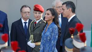 Desfile del 12 de octubre, Hispanidad en directo: gritos a Pedro Sánchez y la Princesa Leonor se estrena con uniforme militar, en directo
