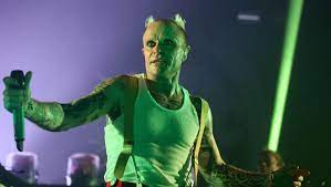 He was found at his home in essex flint performed the vocals on the prodigy's best known singles, firestarter and breathe, which both. Zweiter Todestag Von Keith Flint The Prodigy Erinnern An Ihren Sanger