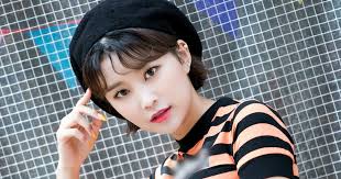 On may 17 kst, the rapper of former 'the unit' project group unb took to his personal instagram account to post a public apology to his fans, admitting that he recently denied that they. Momoland S Hyebin Confirmed To Make Her Stage Debut In Theatrical Play Koreaboo