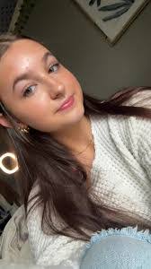 Anna Putney's Instagram, Twitter & Facebook