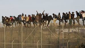 Cómo es la valla fronteriza de melilla y ceuta. Unos Noventa Subsaharianos Saltan La Valla De Melilla Aprovechando Una Zona De Obras