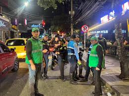 A esta hora, unidades de Tránsito de Bucaramanga, personal de la Policía y  funcionarios de la Secretaría del Interior realizan un operativo en la zona  de Cuadra Play, dirigido a motocicletas y