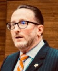 José Miguel Villalobos. DIRECTO AL PUNTO. En la absurda y ridícula denuncia  penal contra el Presidente Chaves, dicen los amigos de Feinzaig que dos  elementos son evidencias de los delitos de instigación