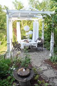 Black And White Garden An Old Garden Is Refreshed With A New Pea Gravel Seating Area And Lots Of Black And White Backyard Pergola Pergola Shade White Garden