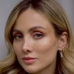 Hör-Tipp: Carmen Kroll baut sich neben Instagram analoge Standbeine auf.