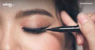10 Merk Eyeliner Waterproof Terbaik Dengan Harga Terjangkau