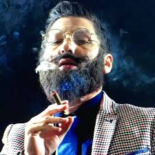 Čo by ste odkázali svojmu mladému ja? Opak to prezrádza vo svojom novom  videoklipe “Píšem ti”