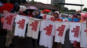 Gaji pokok = 4.416.186 + bonus + insentif + thr + bpjs + training. Tangis Prt Di Tengah Pandemi Covid 19 Dipecat Lewat Whatsapp Tidak Dapat Pesangon Dan Bertahan Dalam Lilitan Utang Bbc News Indonesia