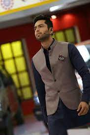 Ashish Mukherjee Brings You The Top Of The Range Wedding Designer Sherwanis For Men That Blend St Wedding Dresses Men Indian Indian Men Fashion Groom Dress Men