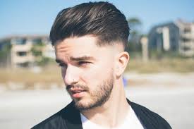 Model potongan rambut spiky adalah salah satu model potongan rambut rambut yang paling populer sejak lama. 7 Gaya Rambut Ini Populer Banget Di Kalangan Cowok Lho