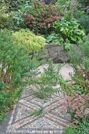 The Portland Garden Of Lucy Hardiman Garden Rant Portland Garden Beautiful Gardens Mosaic Garden