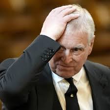 Le prince Andrew officiellement déchu de ses titres : la monarchie  britannique tourne la page