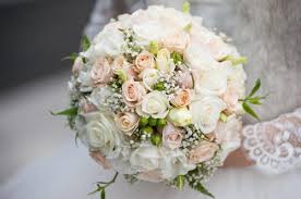 Ob barock, biedermeier oder gründerzeit, ob sekretäre, schränke oder kommoden in kirsch, nuss oder esche bei uns finden sie alles. Ubersicht Zu Den Verschiedenen Formen Fur Deinen Brautstrauss Passend Zu Kleid Und Stil