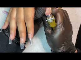 Puedes disfrutar de unas uñas largas y elegantes, incluso si tus uñas naturales están cortas. La Clienta Llego Con Anillos De Fuego En Todas Las Unas Manicuravip Com