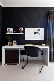 Dalam buku color in interior design karya john pile menyebutkan bila warna jadi fokus penting dalam desain interior. 7 Warna Cat Tembok Ruang Kerja 2020 Bikin Semangat Kerja Di Rumah