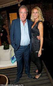 Lisa is popular in the country as the girlfriend of 'jeremy clarkson'. Clarkson S Farm Meet Jeremy S Irish Born Partner Lisa Hogan Daily Mail Online