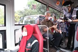 Bus rapid transit trans semarang ini tarifnya terjangkau dan lebih trans semarang bus rapid transit as a safe transportation mode is becoming the heart of urban activities that connects various social activities. Diluncurkan Sembilan Hari Ganjar Gratiskan Tarif Trans Jateng Purwomanggung Pemerintah Provinsi Jawa Tengah
