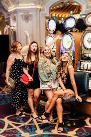 The Perfect Guide For A Girls Trip To Las Vegas | Sandy a la Mode