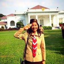 Indonesia adalah negara dengan jumlah anggota pramuka terbesar di dunia. Gaya Selfie Ine Febriyanti Dan Pose Olivia Zalianty Berseragam Pramuka