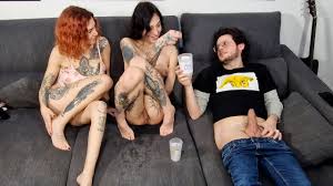 doğruluk mu cesaret mi - arkadaşlarla normal bir olay cinsel bir oyunda  yozlaşır (dk. 17.40) Porno 7DAK farkıyla izle