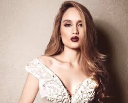 Hubungan cinta terlarang ibu dan menantu. Selain Cinta Laura 5 Artis Cewek Ini Juga Sukses Di Luar Negeri Genmuda Com