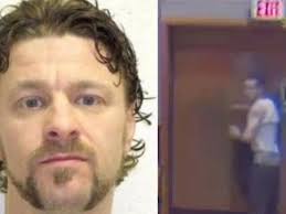 Moment inmate escapes out of courthouse unnoticed barefoot and in handcuffs 