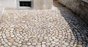 Platze Und Wege Aus Naturlichen Regionalen Materialien Steinterrassen Garten Pflaster Diy Gartendekoration