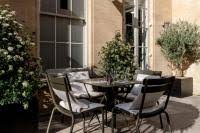 It is located in the centre of oxford and the main train station is a 15 minute walk. Hotel The Old Bank Oxford Uk Booking Com