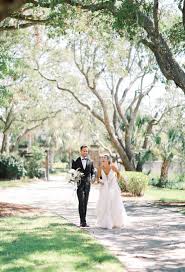 Charleston Summer Wedding By The Water In 2020 Charleston Wedding Photography Wedding Venues South Carolina Lowndes Grove Wedding