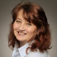 Evelyn Schuster's Instagram, Twitter & Facebook