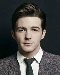 Drake bell is an american actor and musician. Drake Bell Zoey 101 Wikia Fandom
