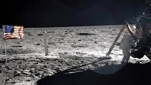 Modul bulan apollo 11 mendekati satelit itu. Kisah Pendaratan Apollo 11 Di Google Doodle Hari Ini Dengarkan Suara Neil Amstrong Saat Injak Bulan Halaman All Tribun Timur