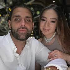 Carol Aponte's Instagram, Twitter & Facebook