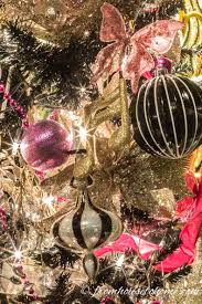If you really want to wow your family and guests for christmas dinner, then you definitely should consider going with a black, gold, and white color scheme for your table setting. How To Decorate A Glam Kate Spade Inspired Christmas Tree